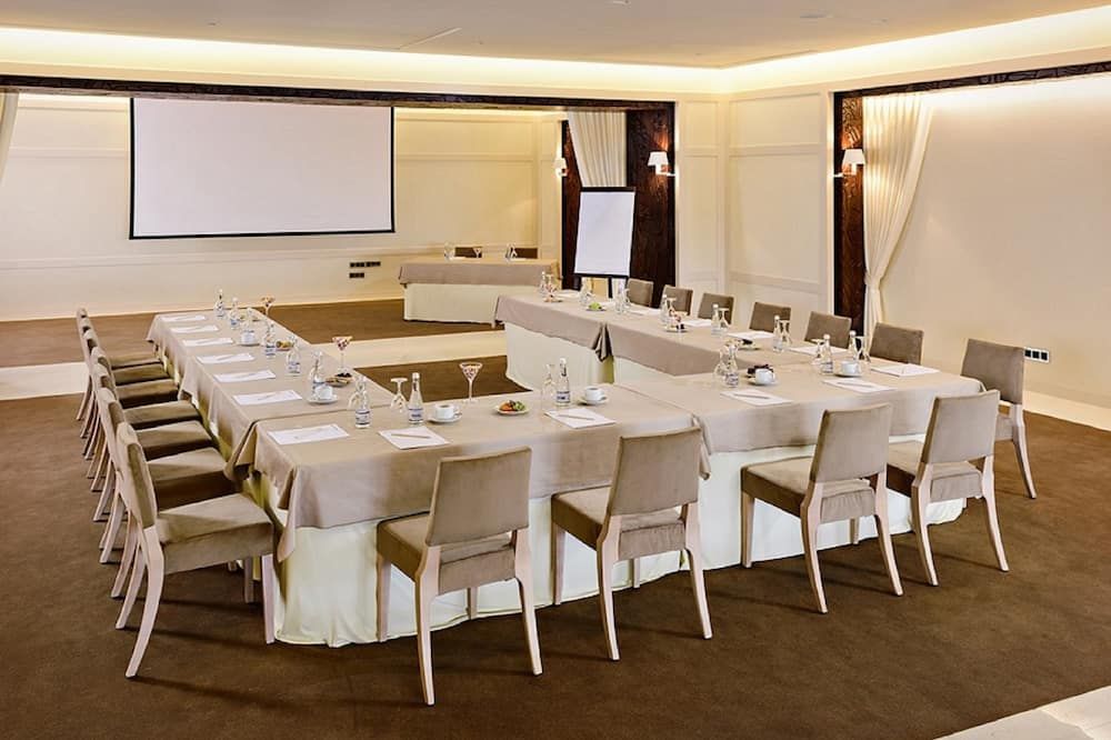 غرفة الاجتماعات