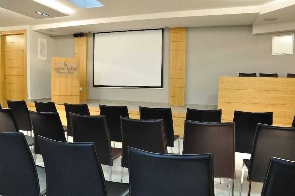 غرفة الاجتماعات
