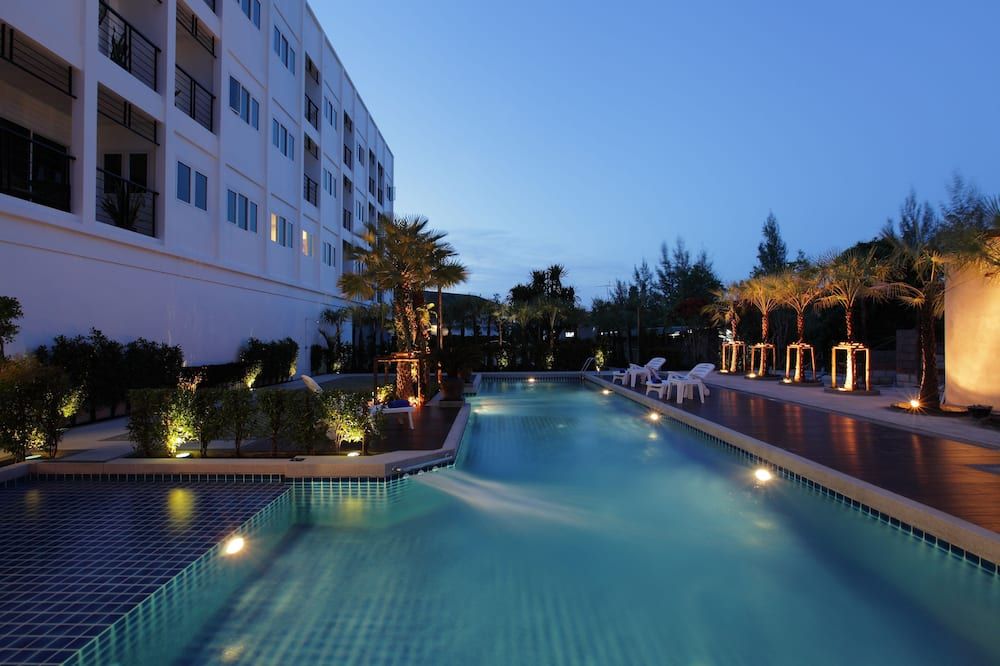 حوض السباحة صورة