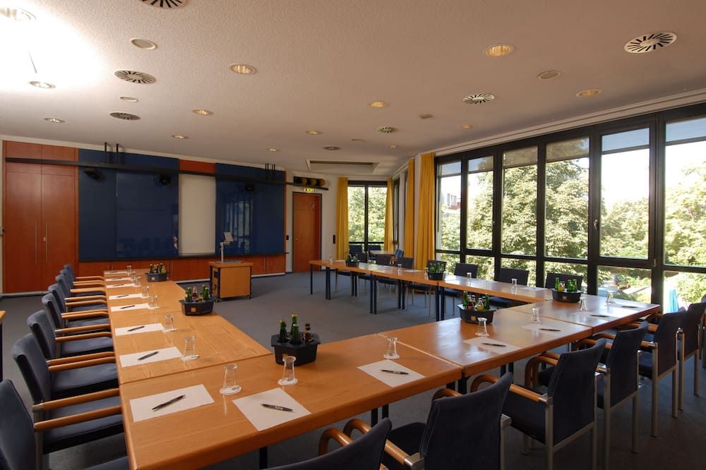 غرفة الاجتماعات