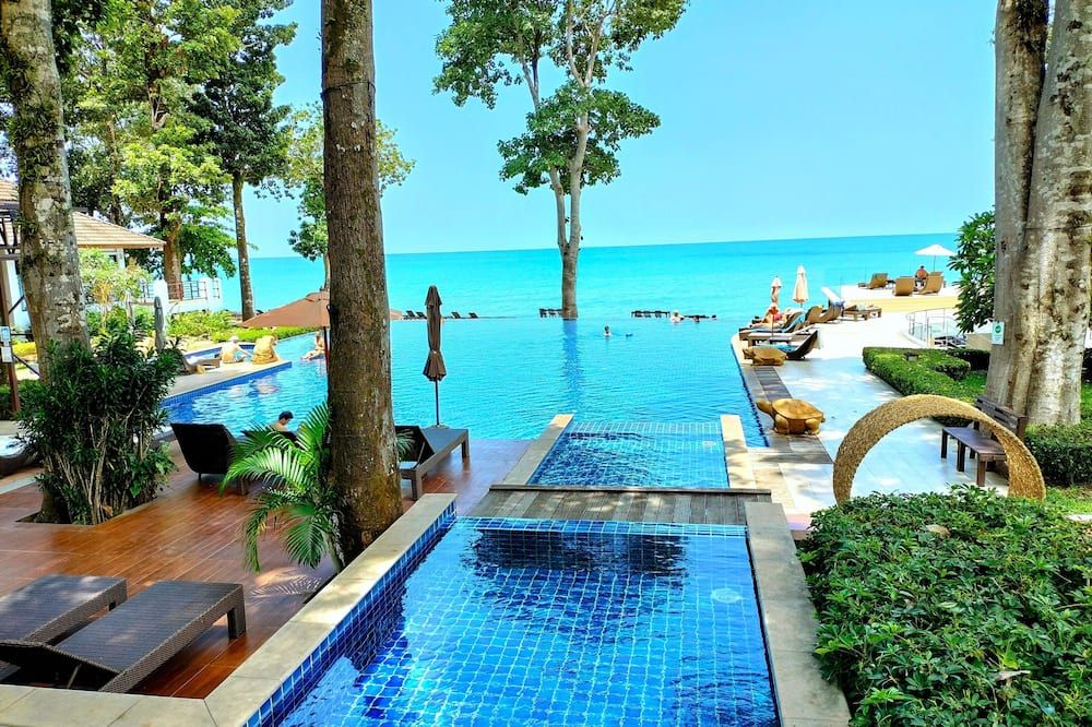 حوض السباحة صورة