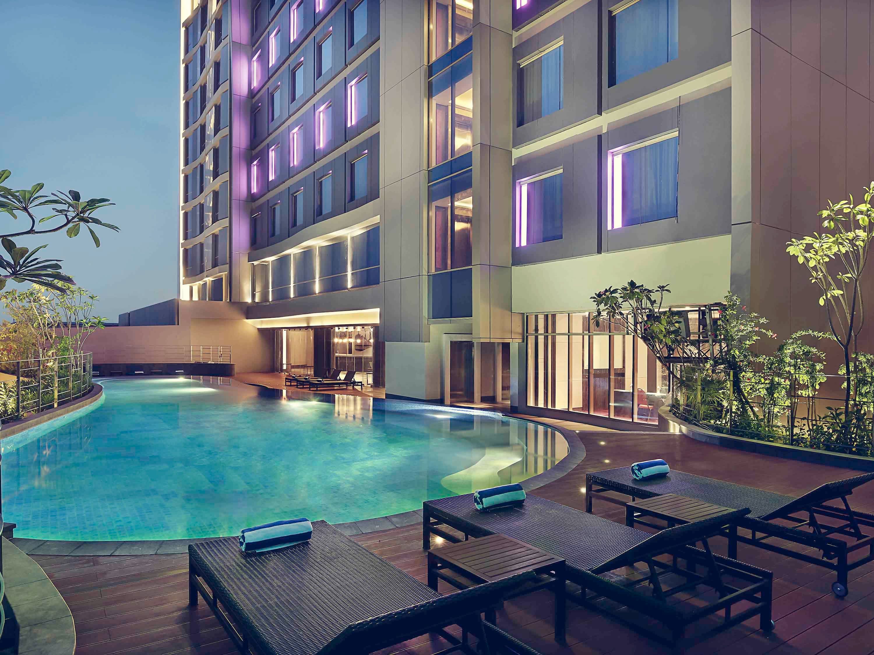 حوض السباحة