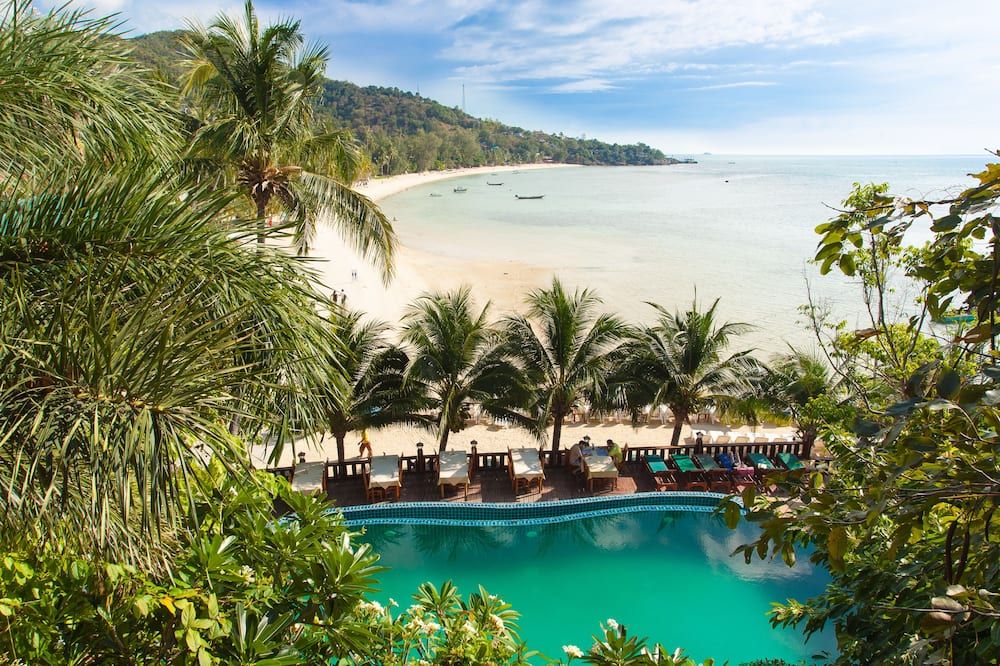 حوض السباحة