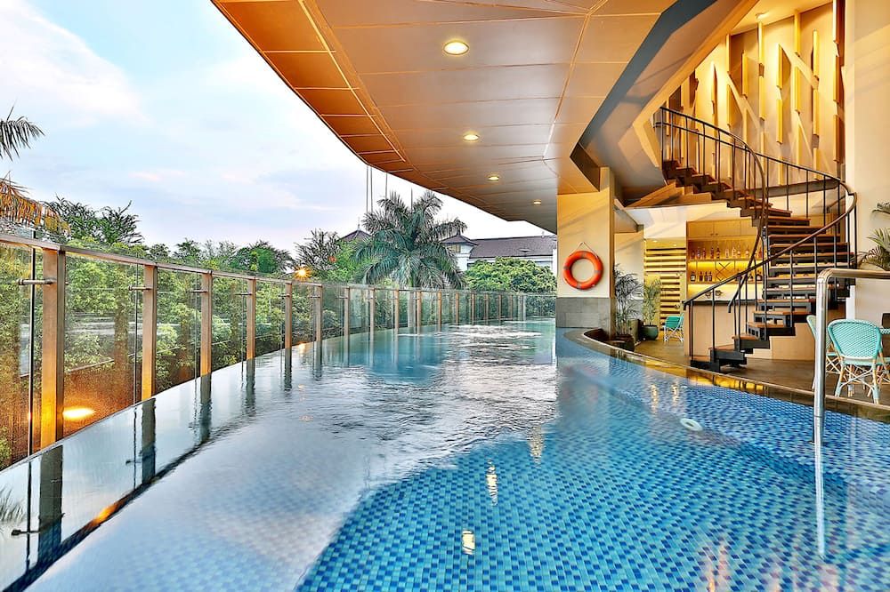 حوض السباحة صورة