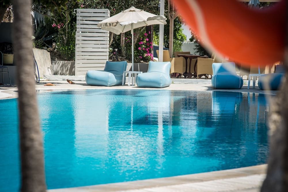 حوض السباحة صورة