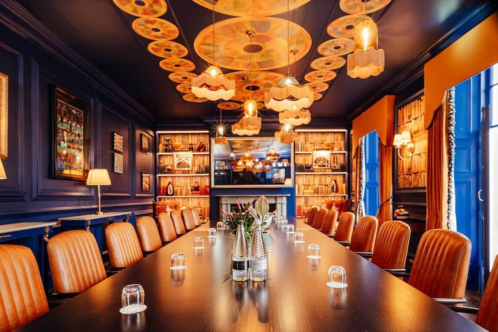 غرفة الاجتماعات