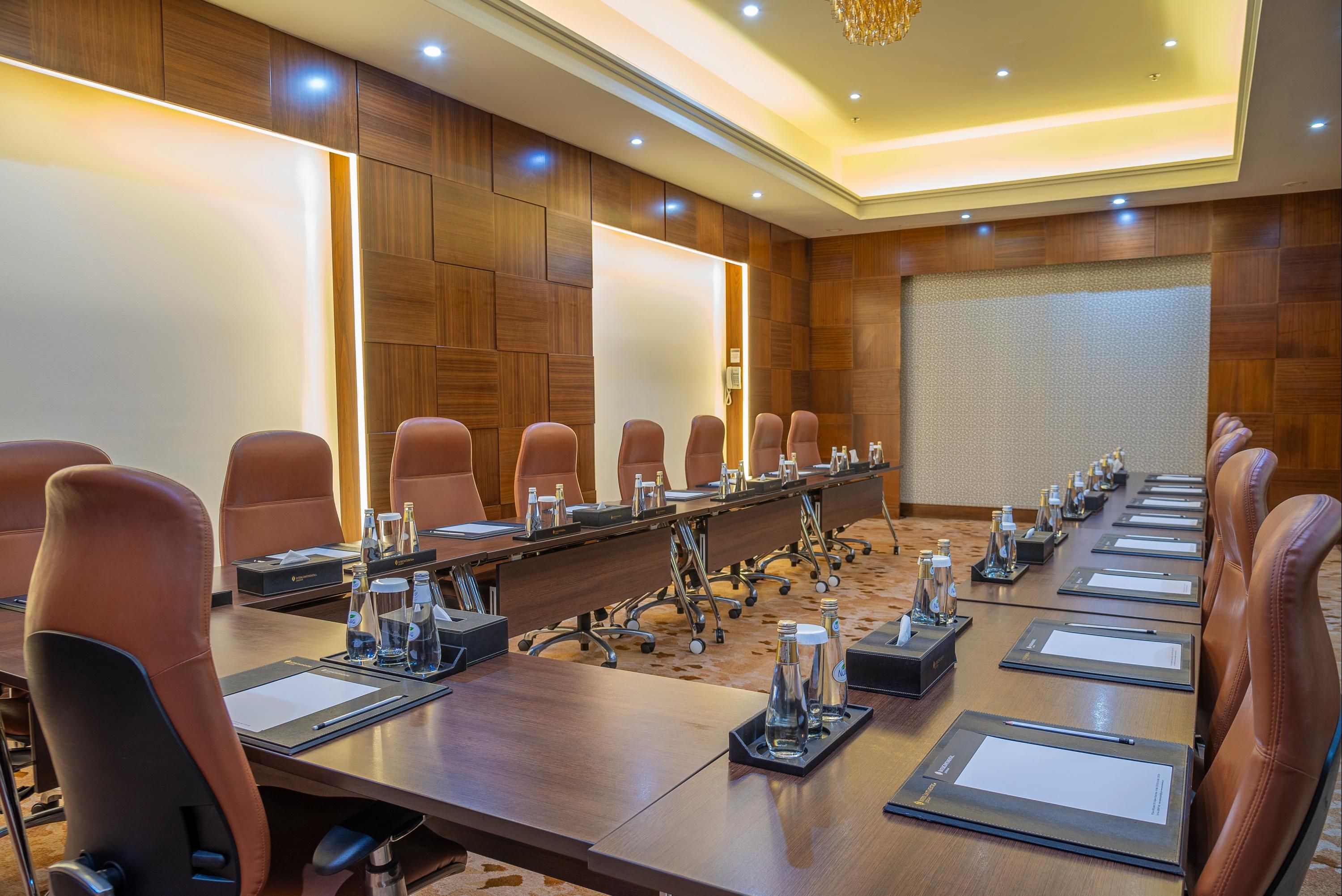 غرفة الاجتماعات