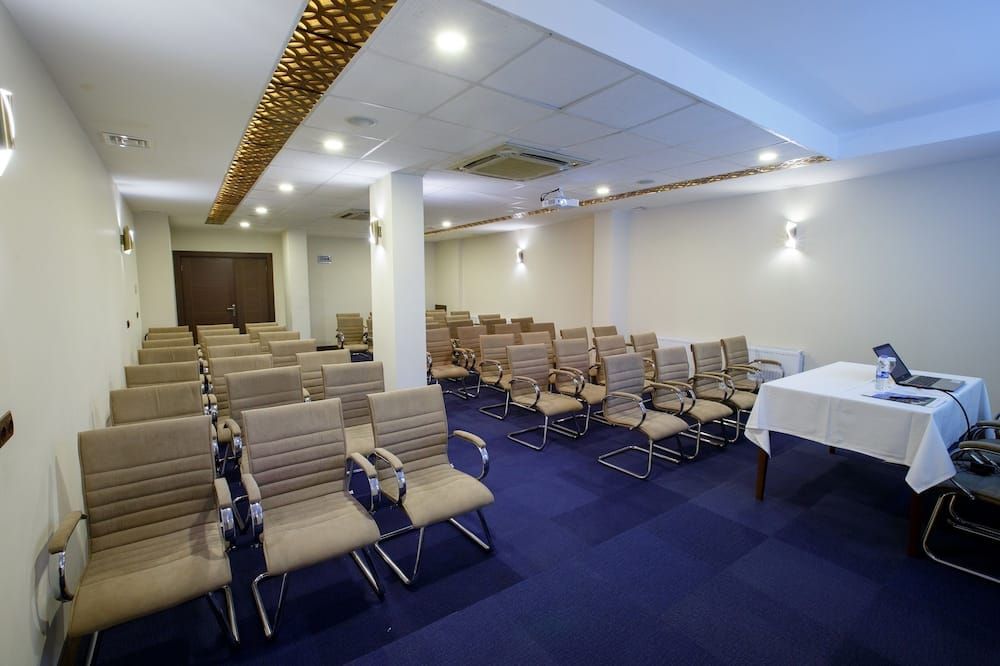 غرفة الاجتماعات