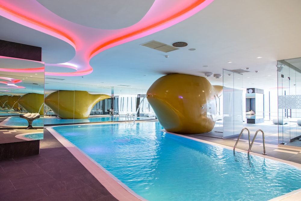 حوض السباحة صورة