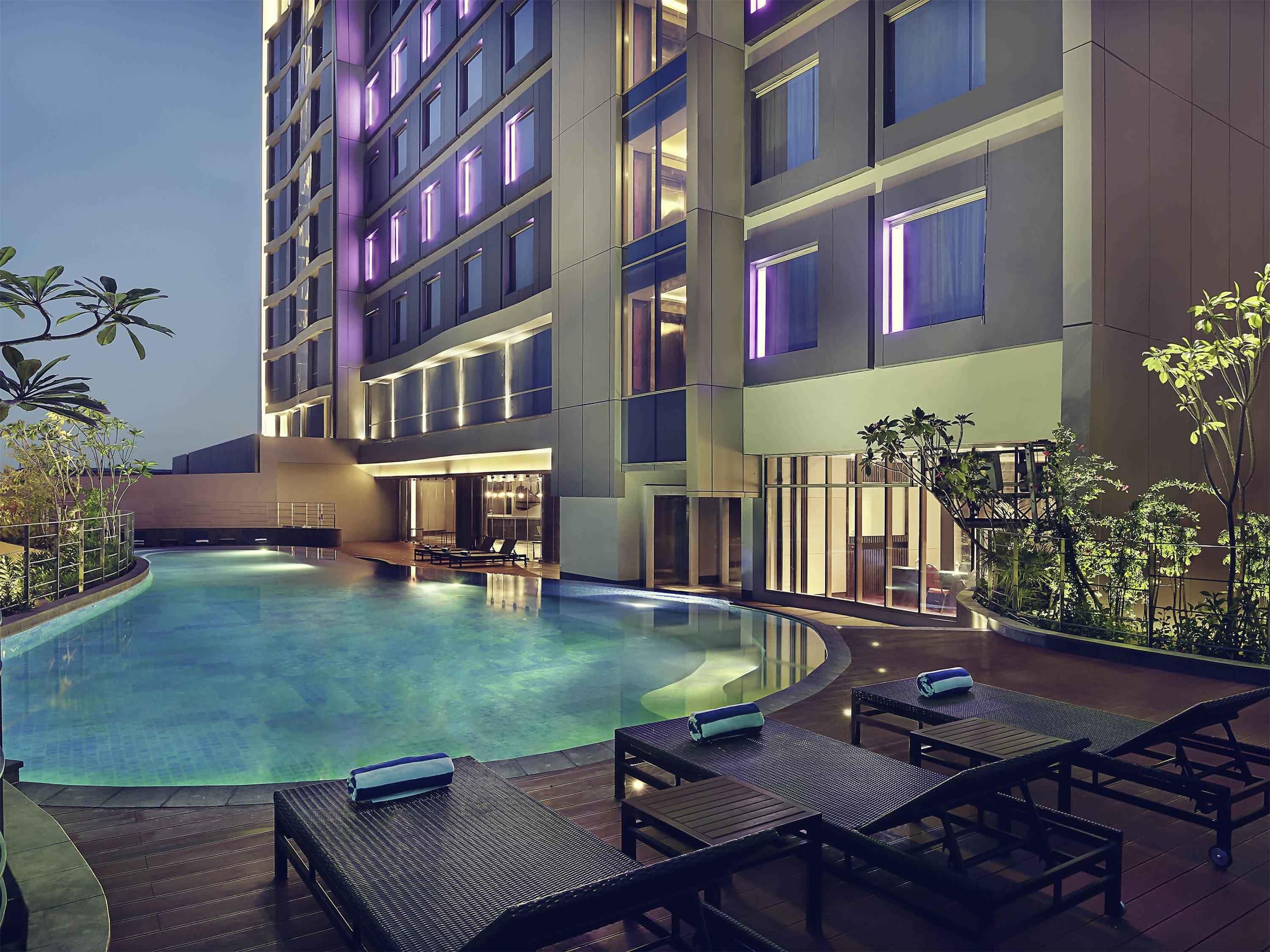 حوض السباحة