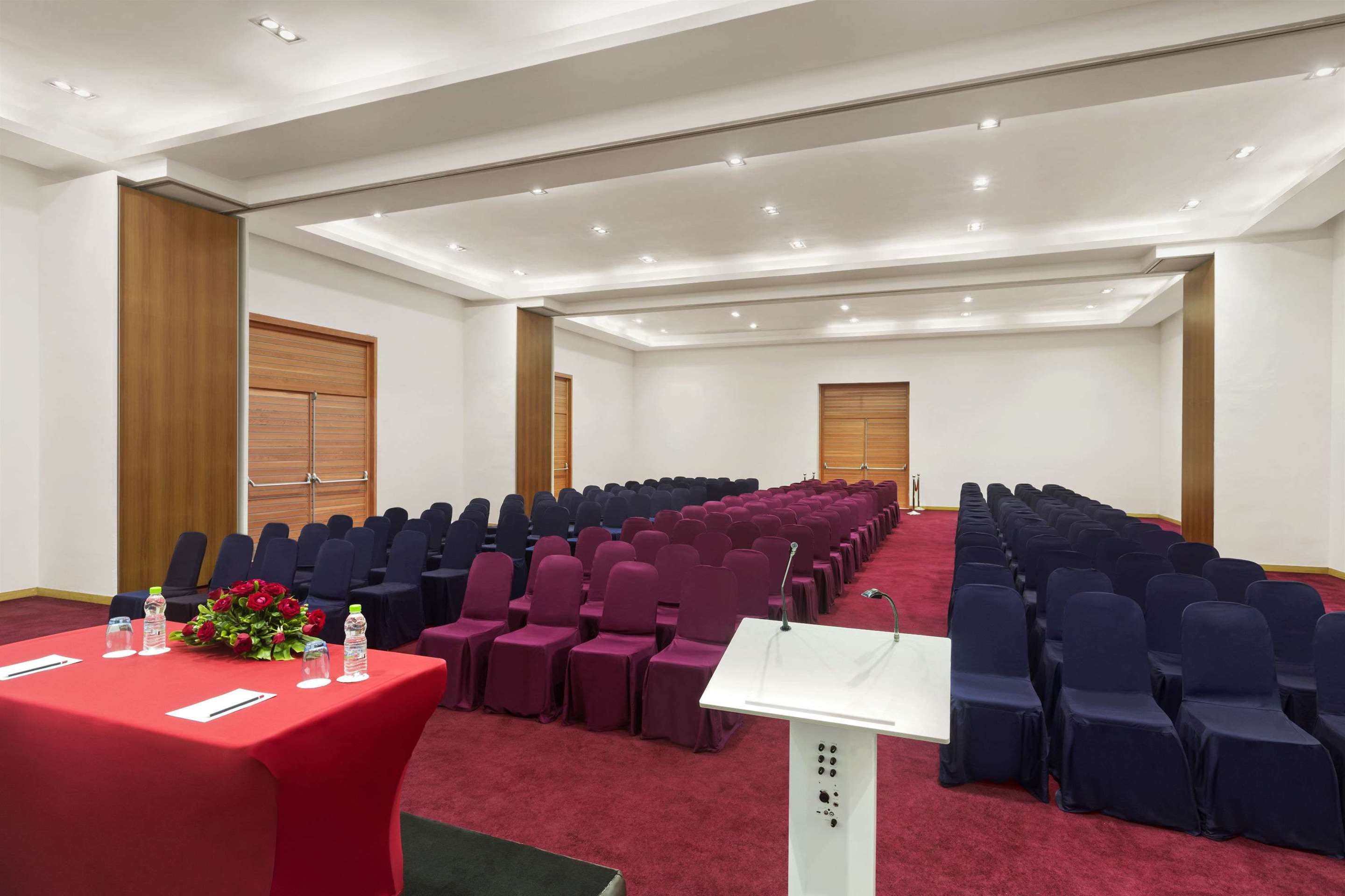 غرفة الاجتماعات