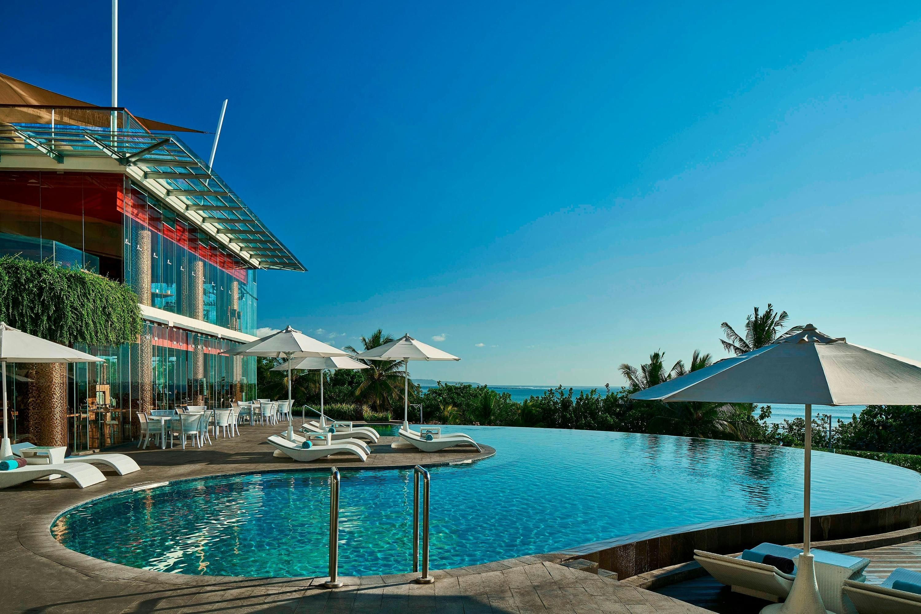 حوض السباحة