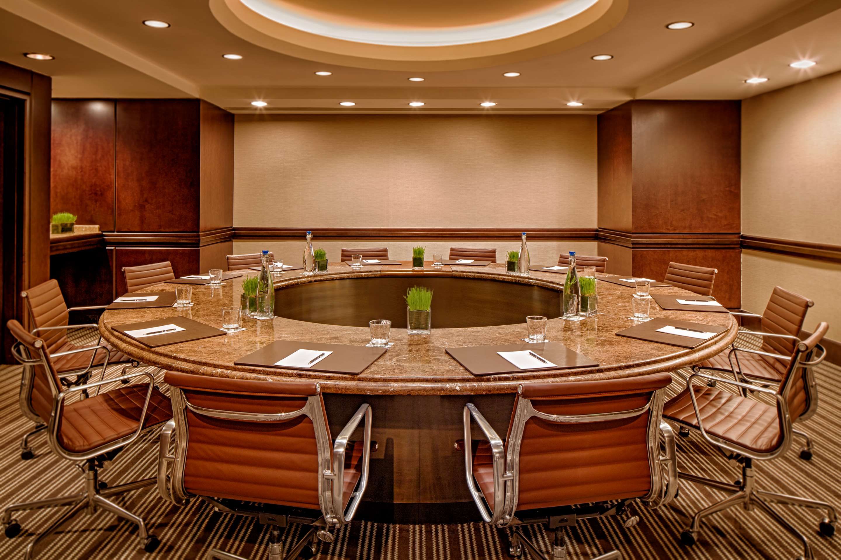 غرفة الاجتماعات