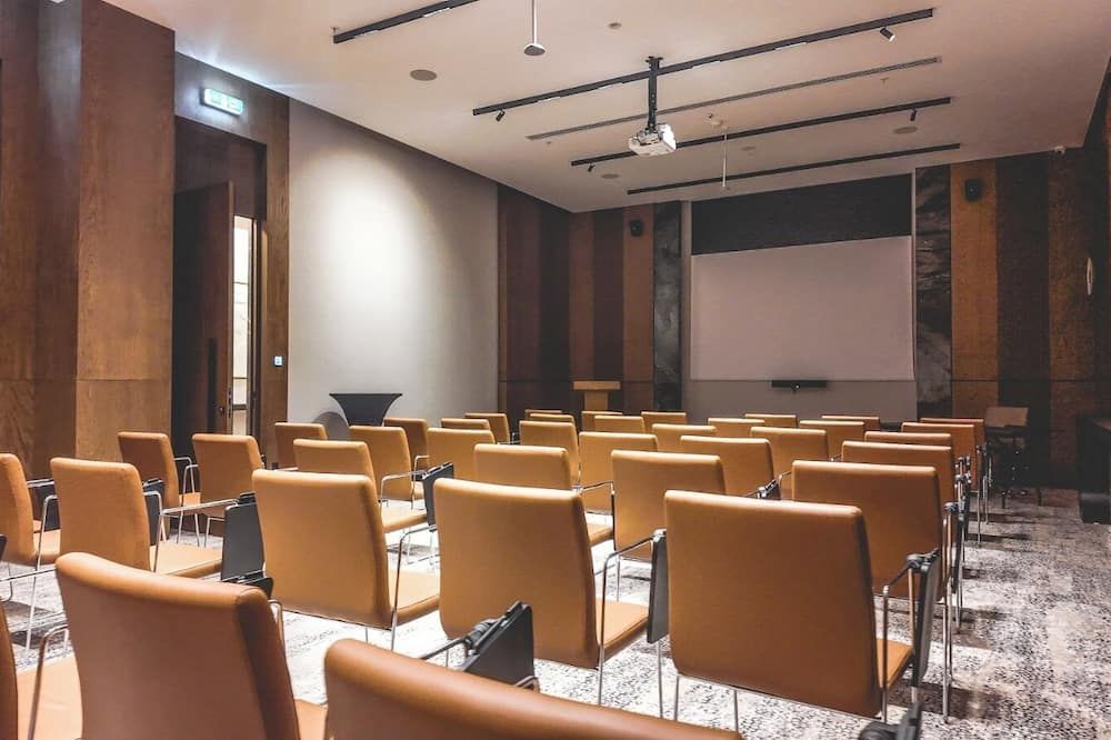 غرفة الاجتماعات