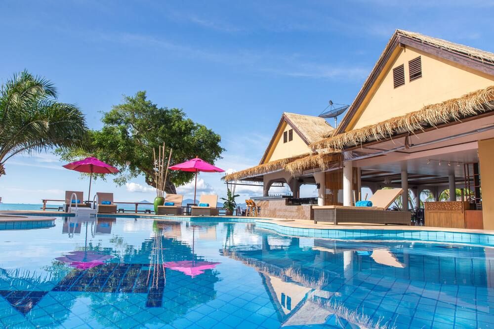 حوض السباحة