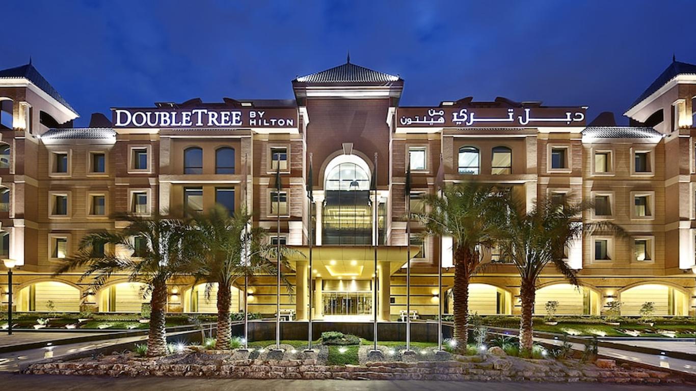 دوبلتري بالقرب من فندق هيلتون الرياض - بوابة المروج التجارية