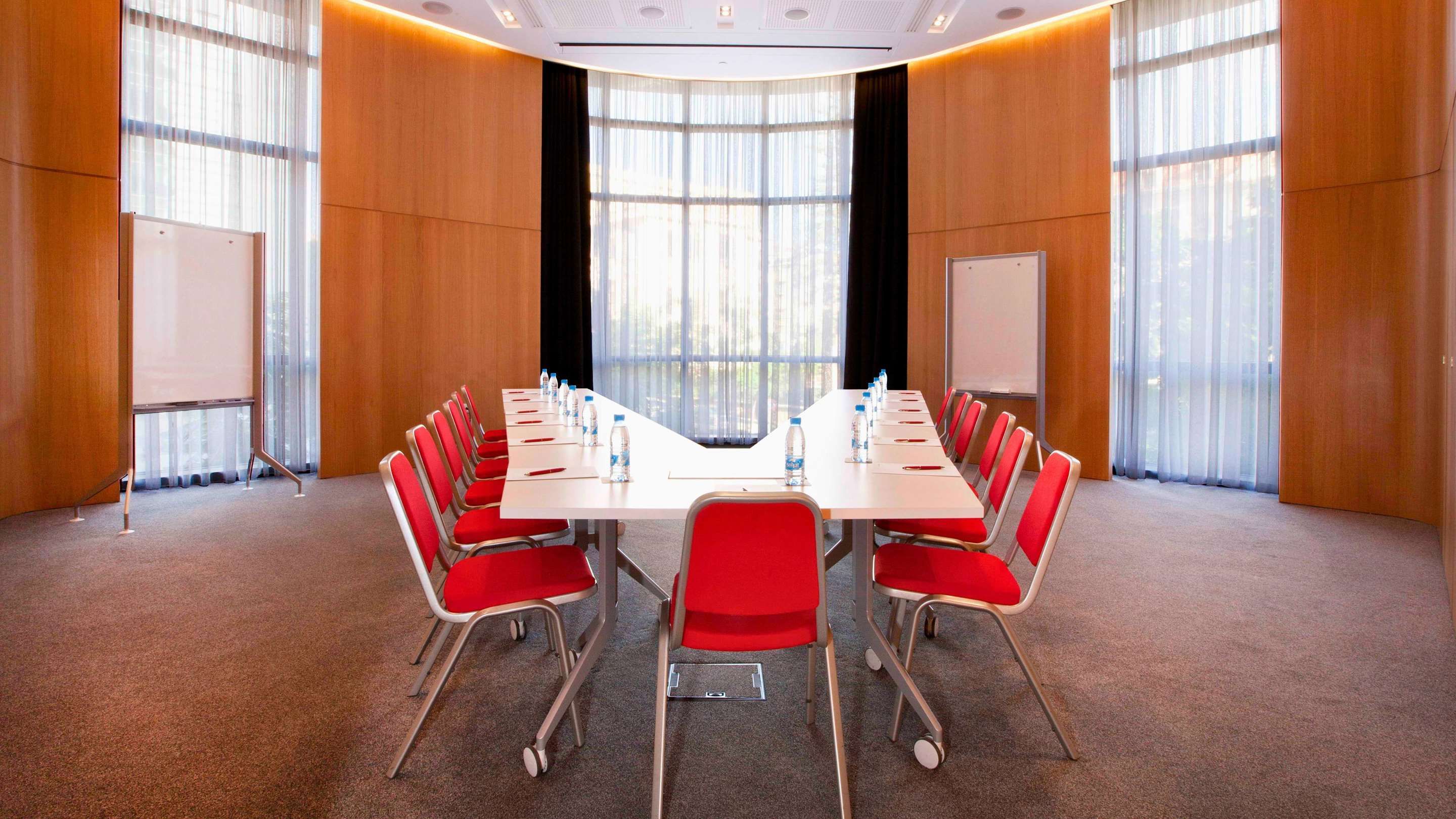 غرفة الاجتماعات