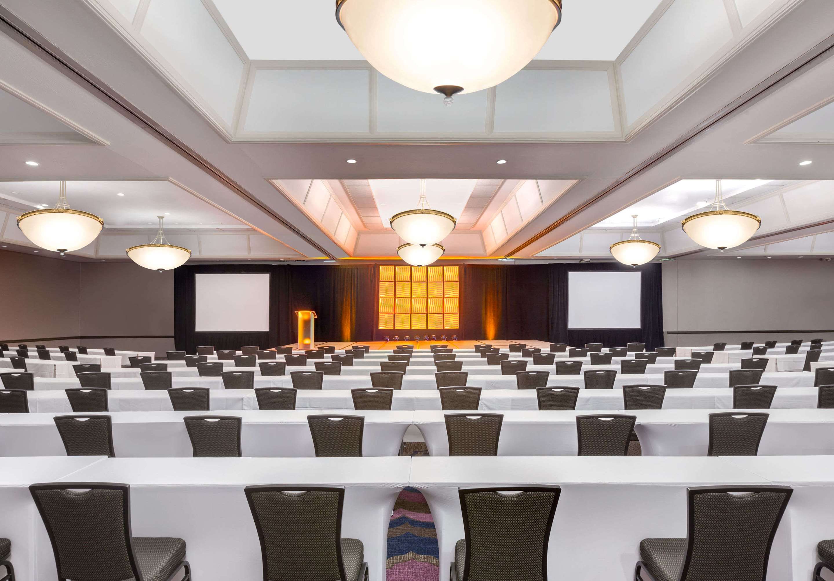 غرفة الاجتماعات