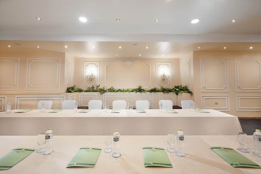 غرفة الاجتماعات