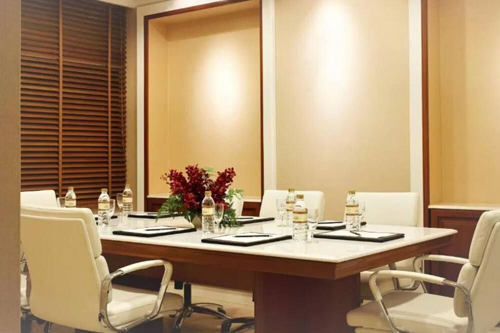 غرفة الاجتماعات