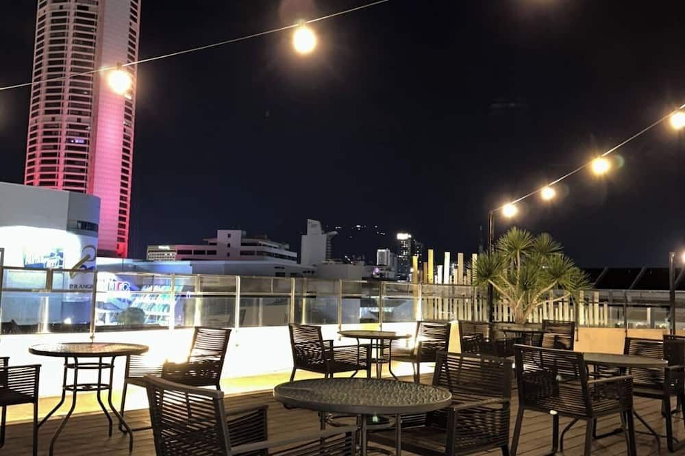 شرفة مرصوفة