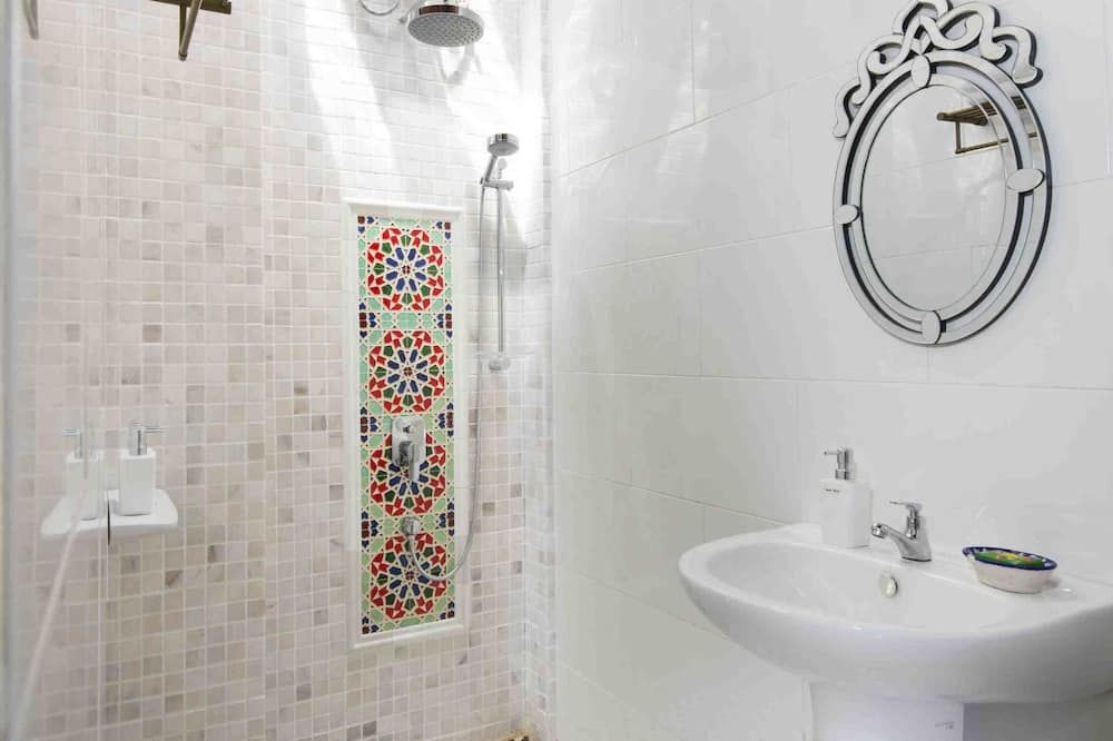 آخر