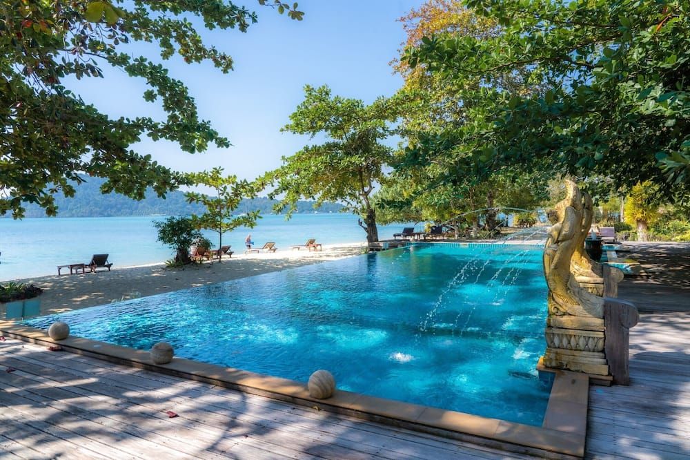 حوض السباحة صورة