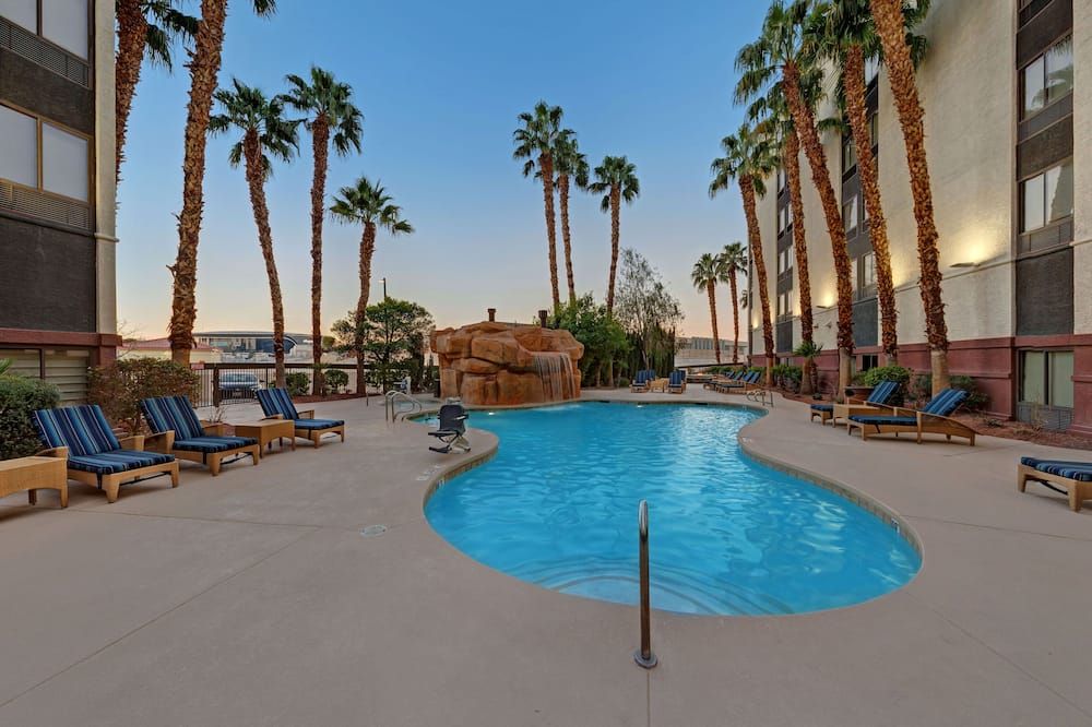 حوض السباحة صورة