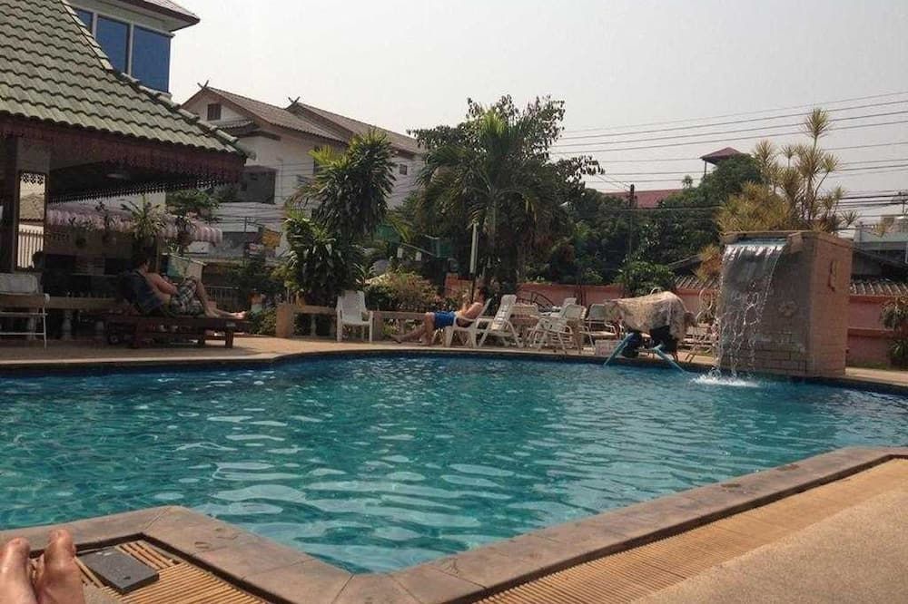 حوض السباحة صورة