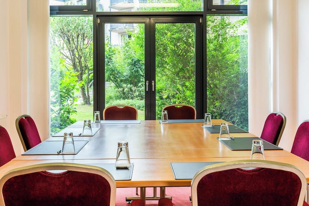 غرفة الاجتماعات