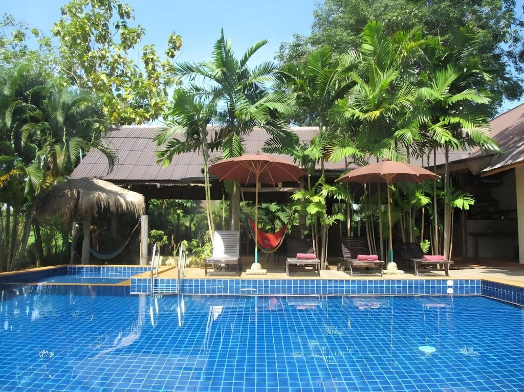 حوض السباحة صورة