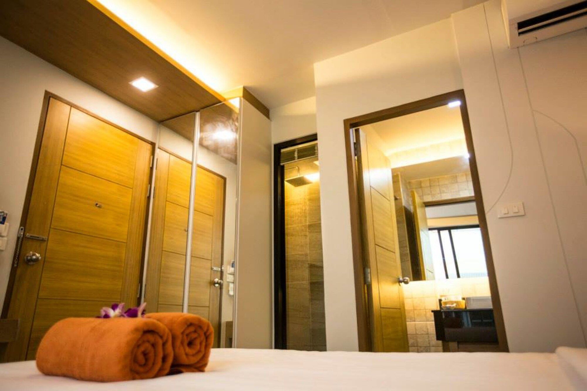 آخر