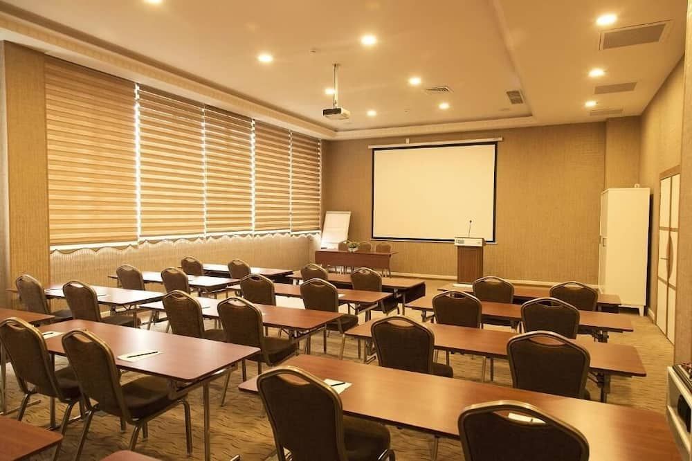 غرفة الاجتماعات