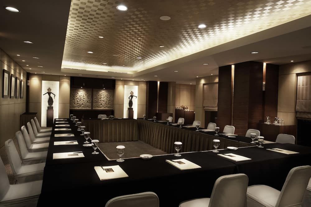 غرفة الاجتماعات