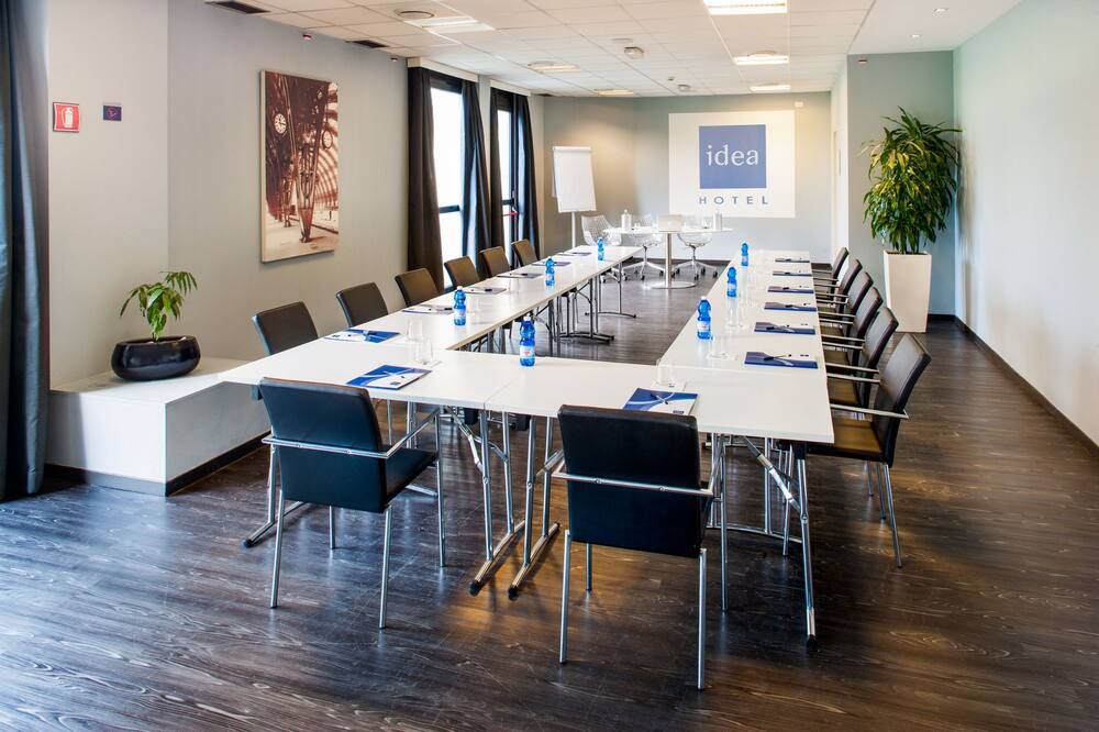 غرفة الاجتماعات