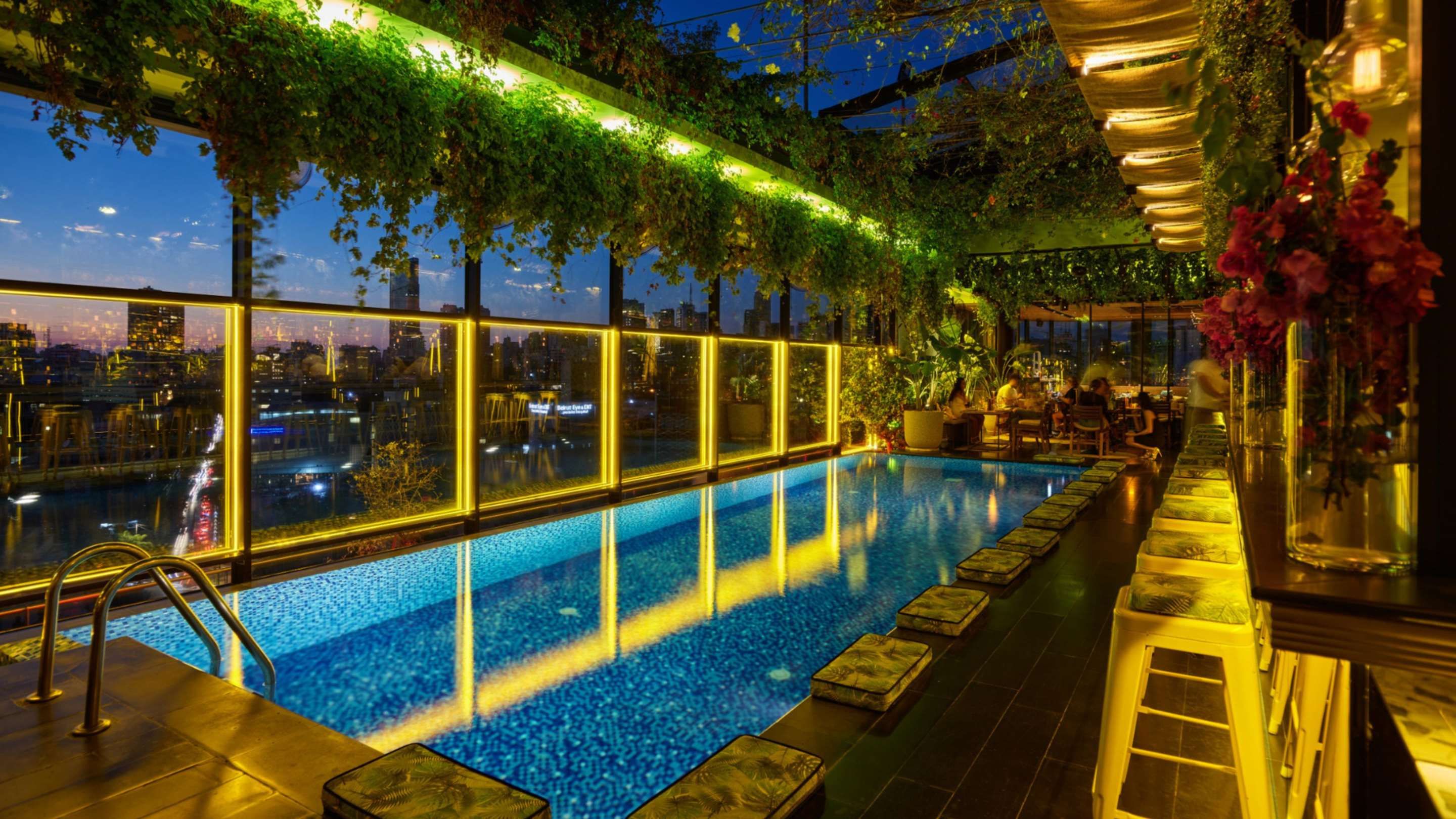 حوض السباحة صورة