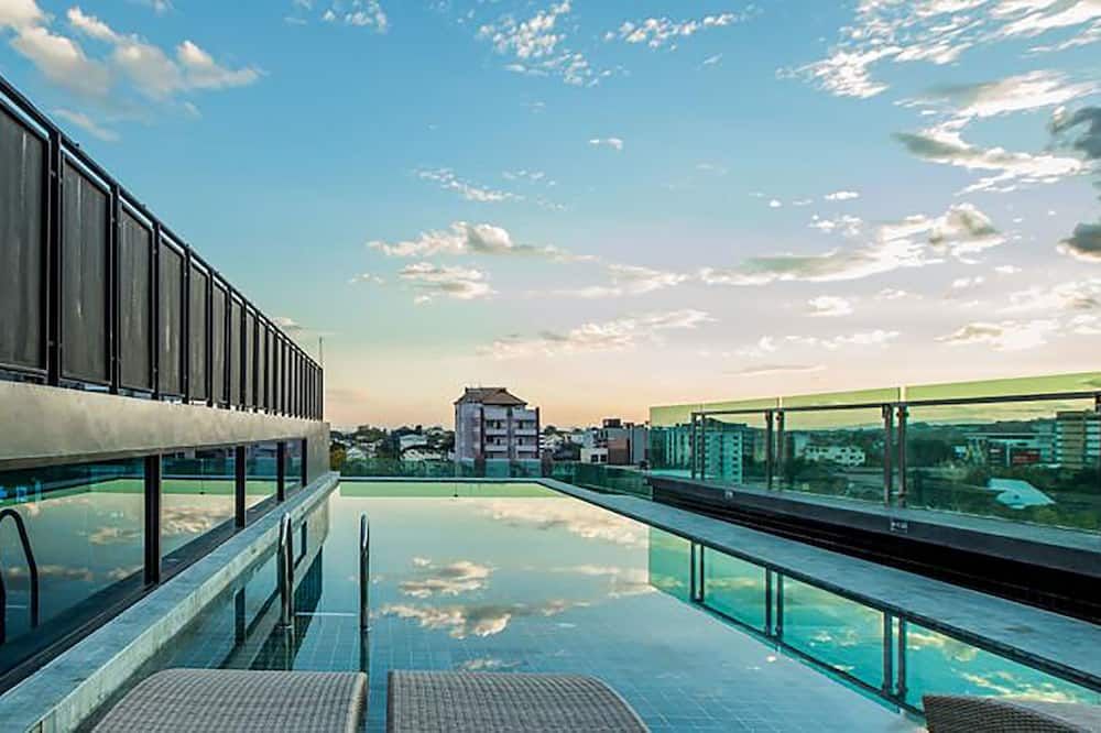 حوض السباحة صورة