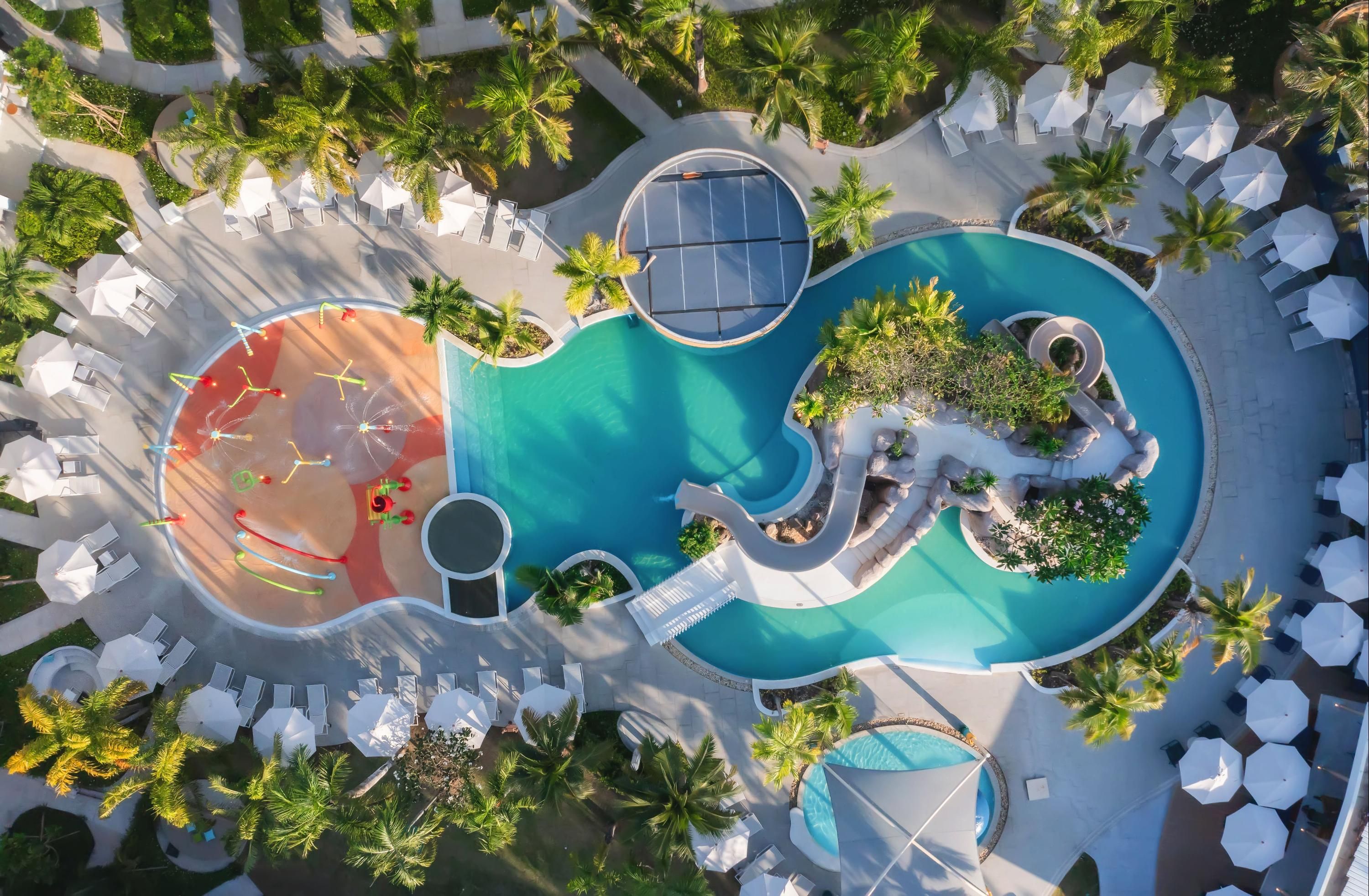 حوض السباحة