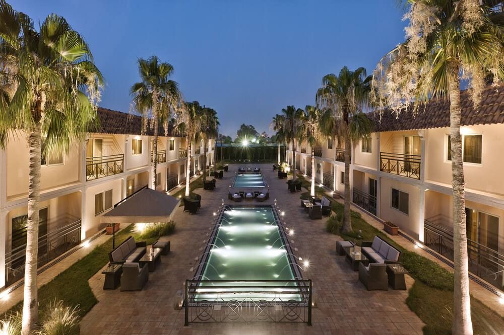 حوض السباحة صورة