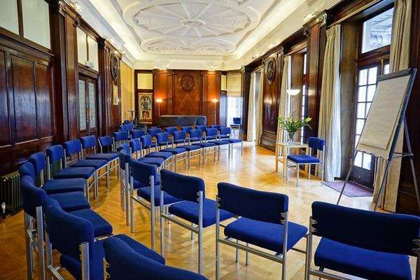 غرفة الاجتماعات