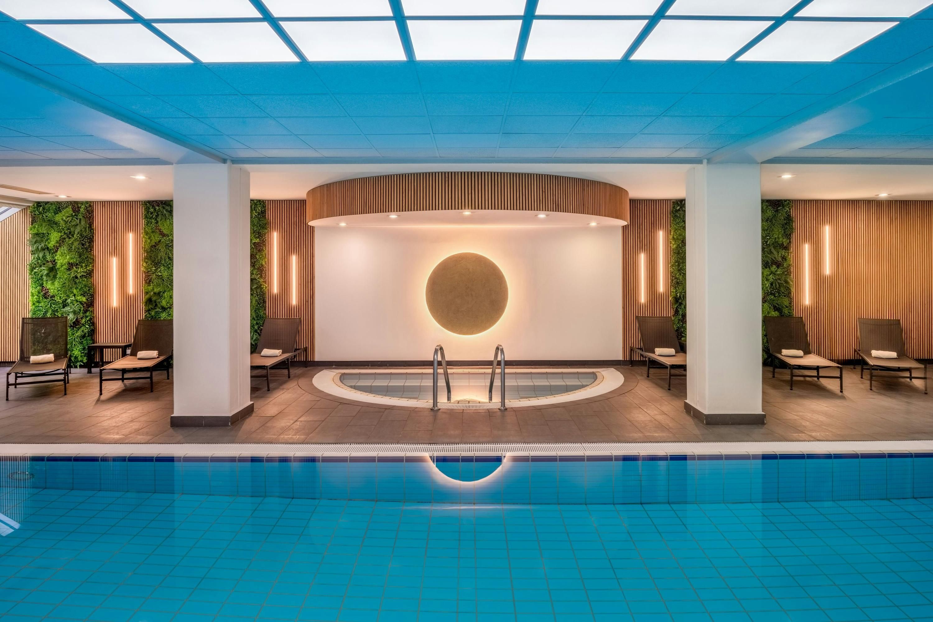 حوض السباحة صورة