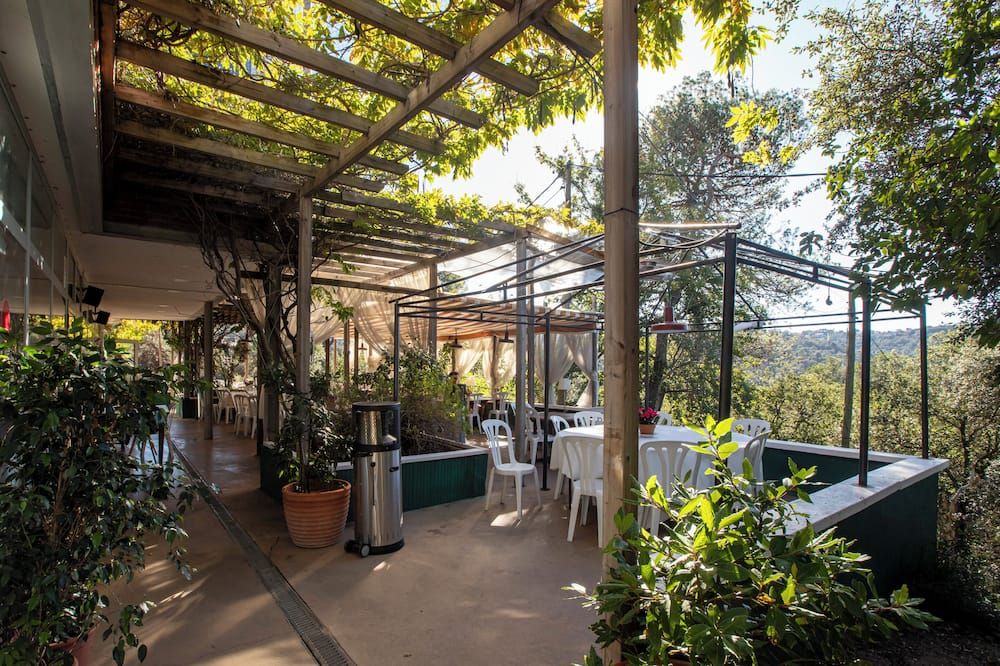 شرفة مرصوفة