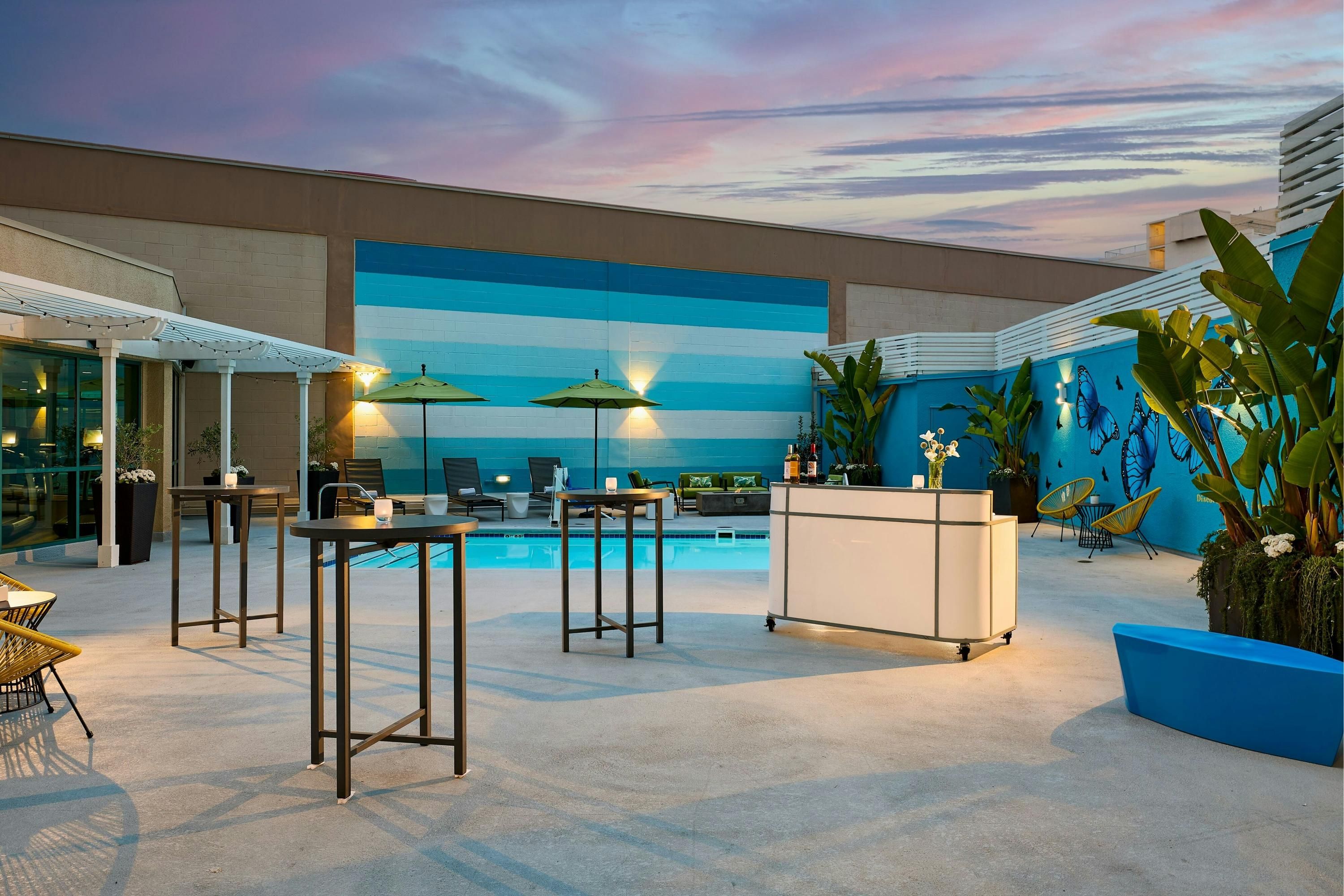 حوض السباحة