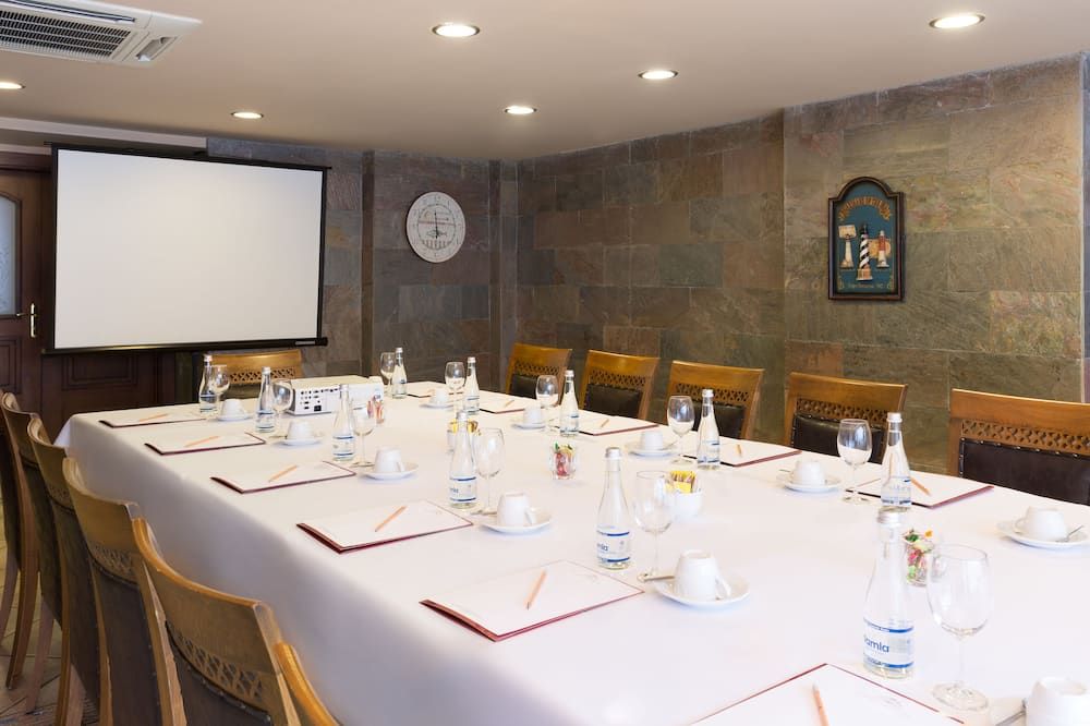 غرفة الاجتماعات