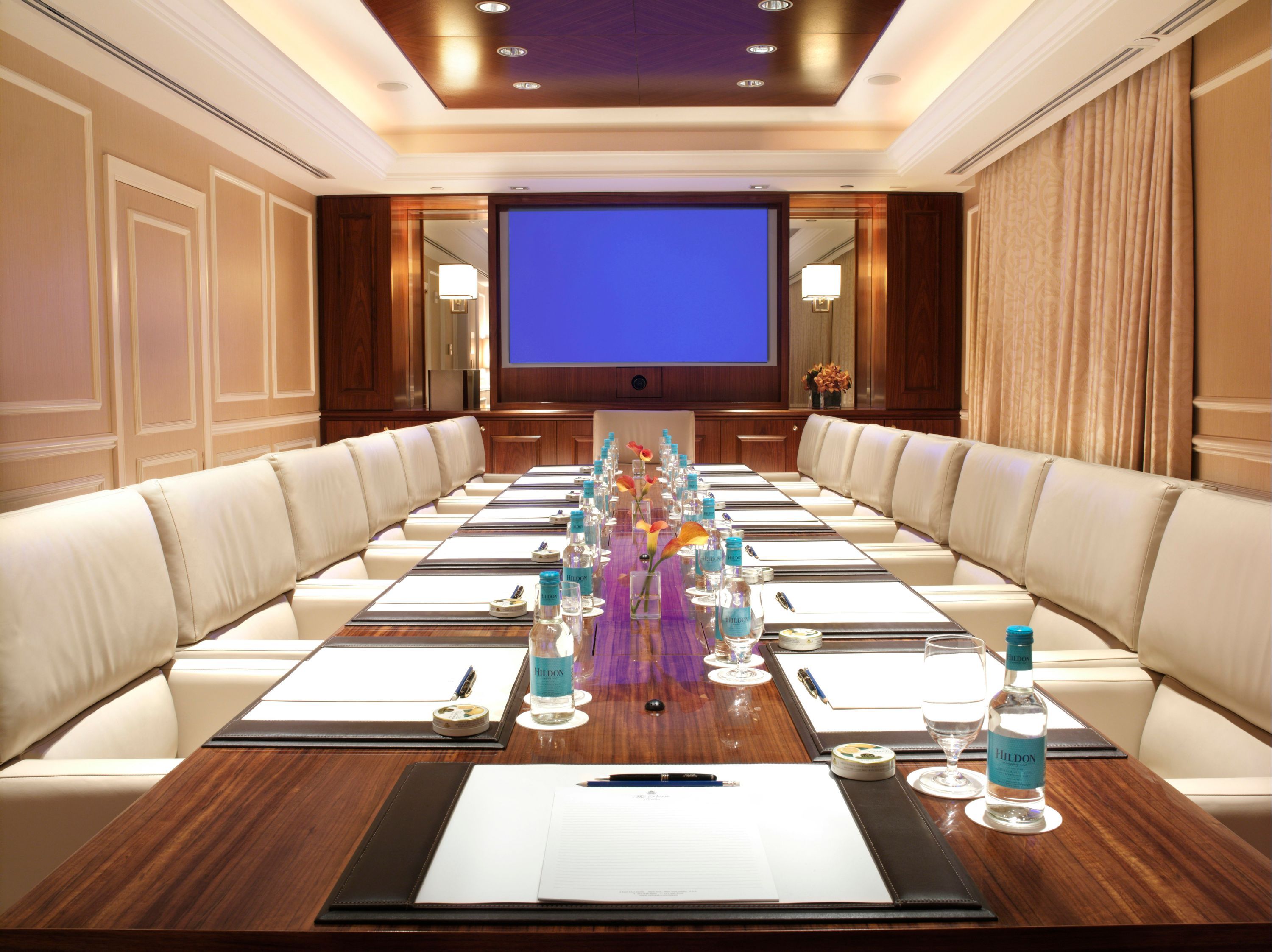 غرفة الاجتماعات