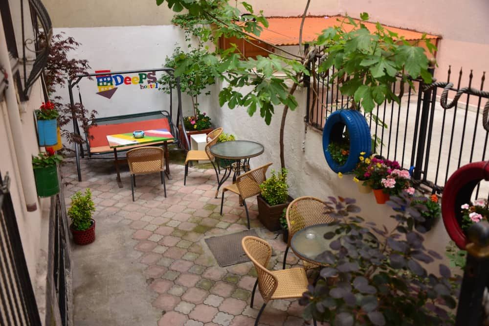 شرفة مرصوفة