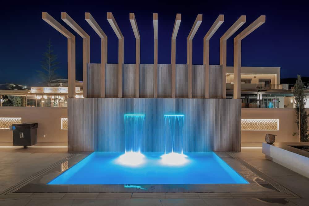 حوض السباحة صورة