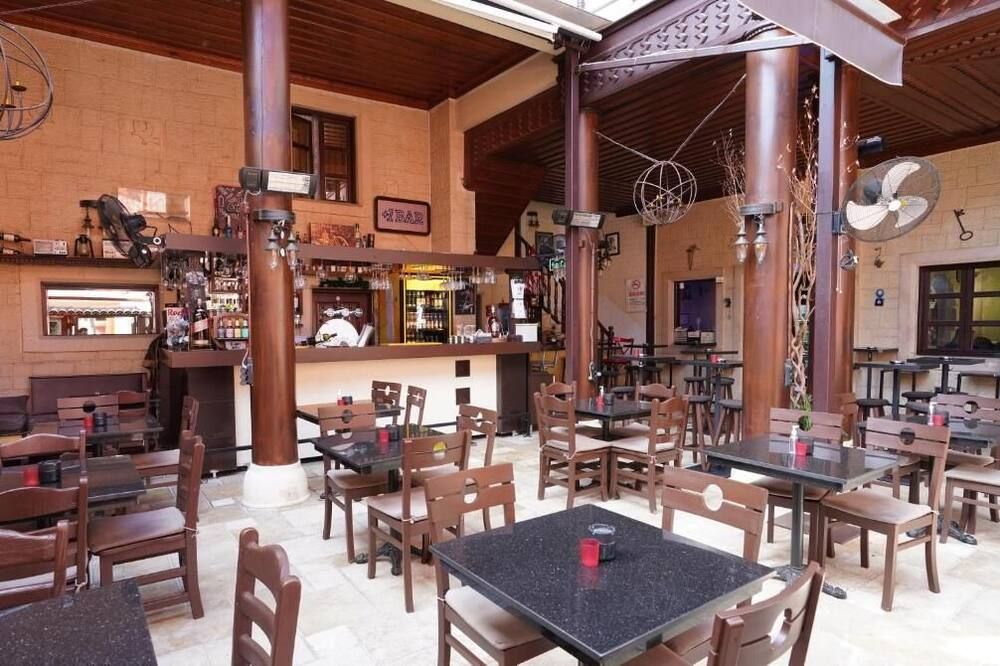 مطعم