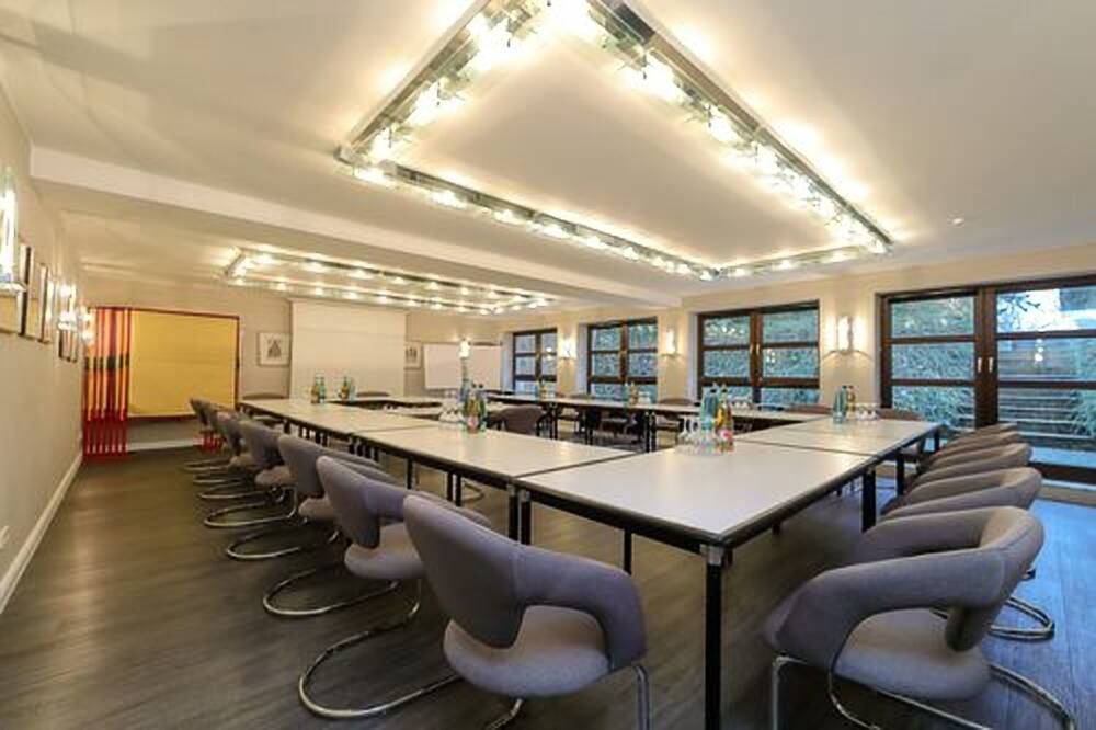 غرفة الاجتماعات