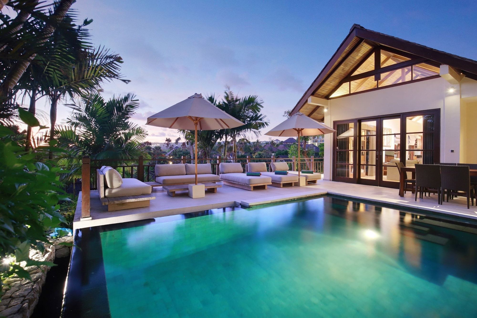 حوض السباحة صورة